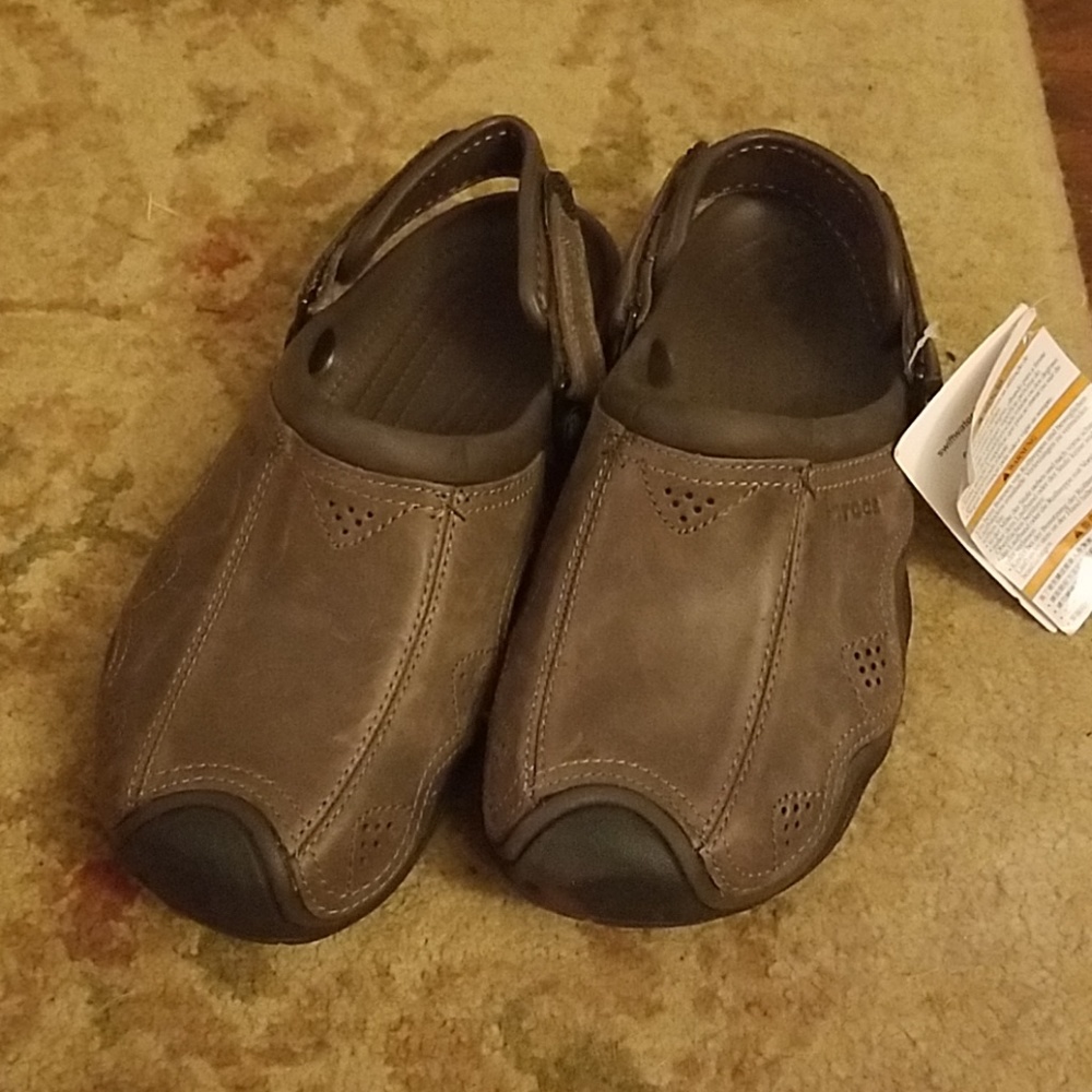 NWT Crocs Men's Swiftwater Leather Clogs Size 9